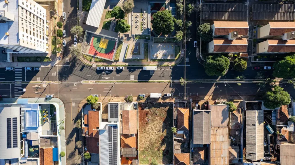 free-photo-of-aerial-view-of-urban-street-in-londr