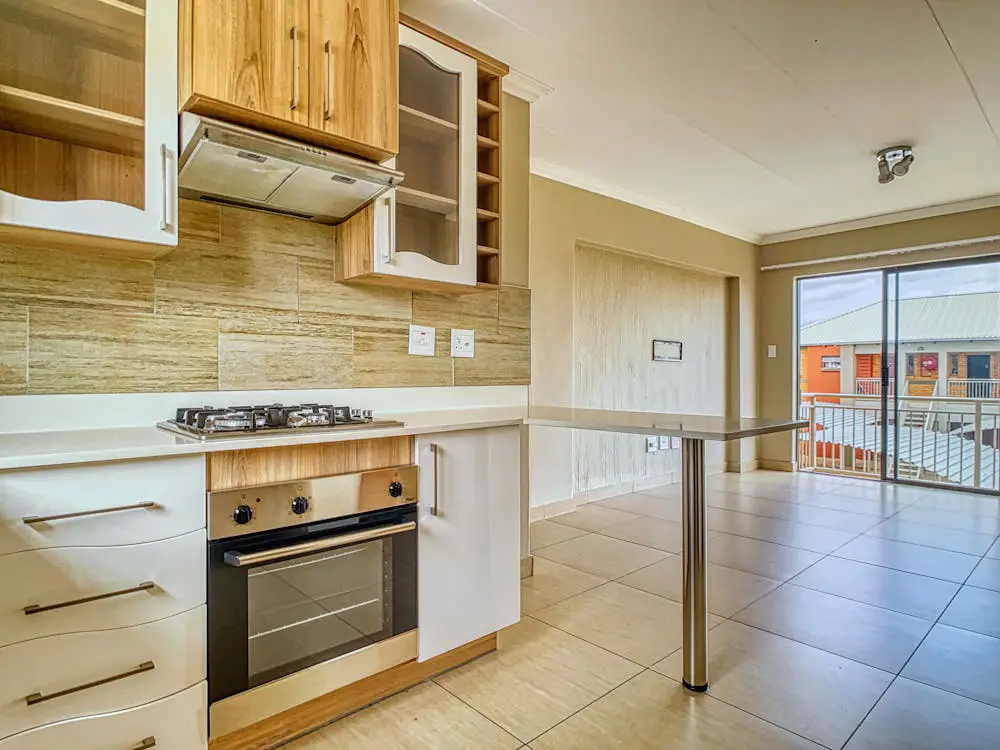free-photo-of-stove-in-a-neat-clean-kitchen
